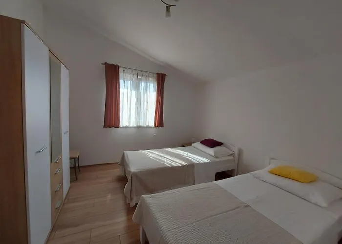 Laura 2 شقة Tribalj